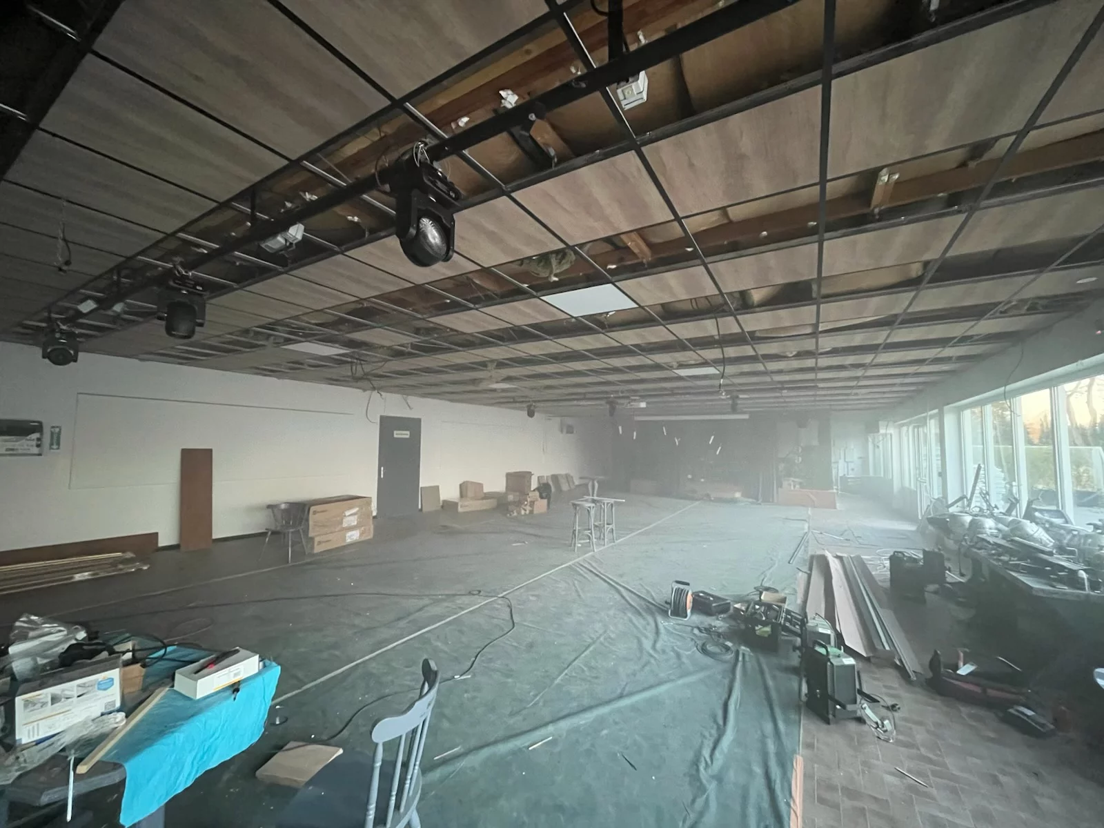 Installation lumière de la salle de spectacle du village vacances de Puteaux à Ploemeur (56)