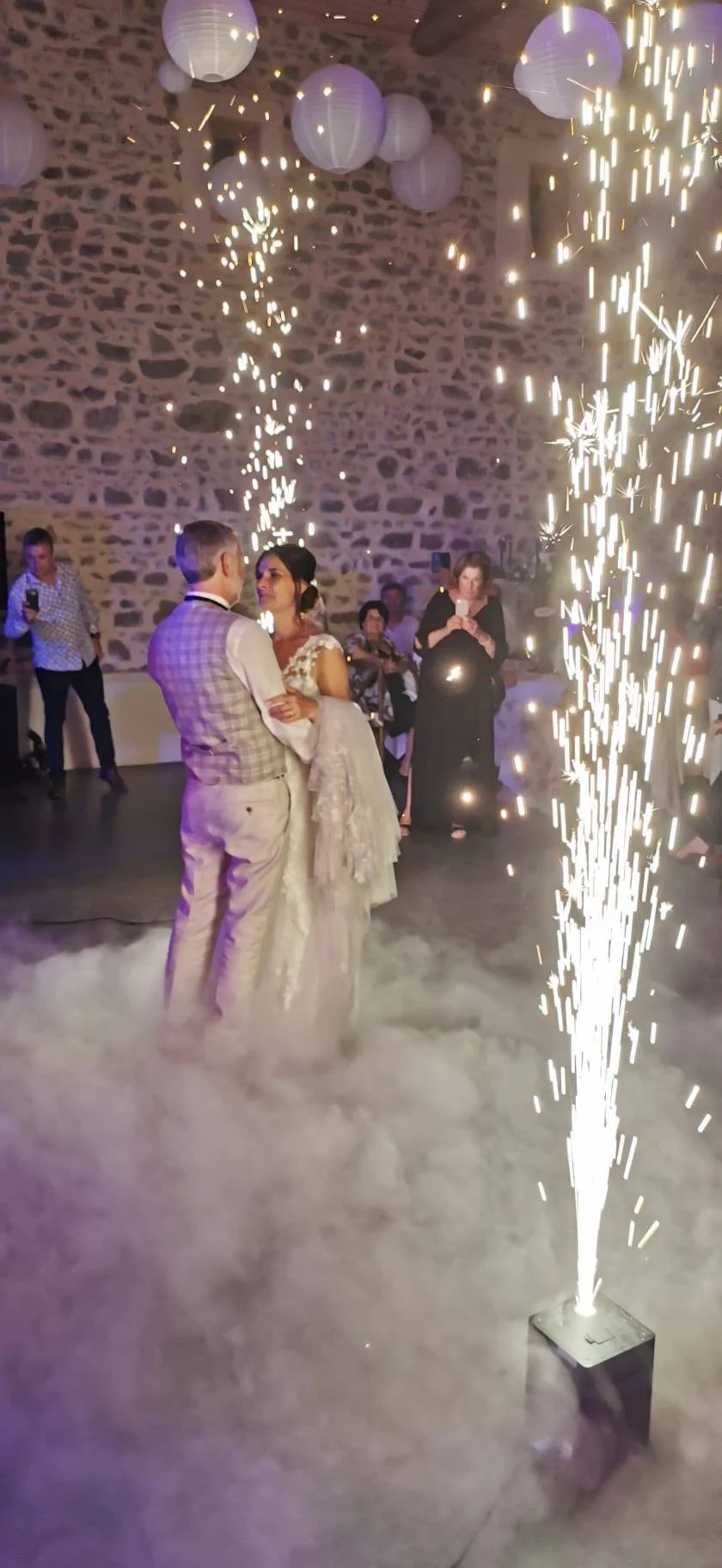 Pack 2 machines à étincelles froides – Effet pyrotechnique pour événements