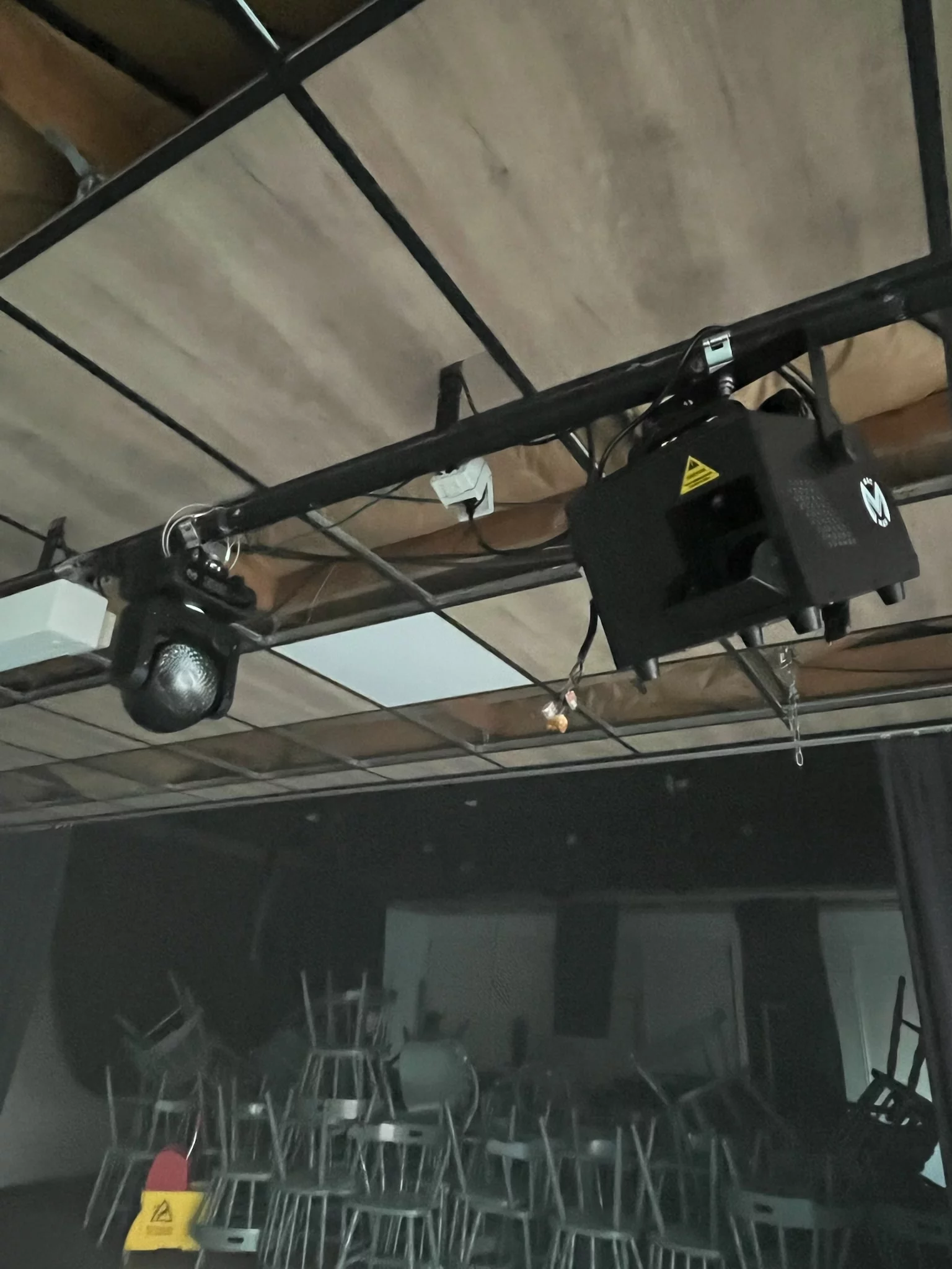 Installation lumière – Salle de spectacle du village vacances de Puteaux à Ploemeur (56)